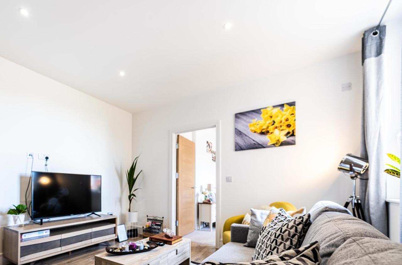 Mission Wave - Venture Apartment ステーンズ エクステリア 写真
