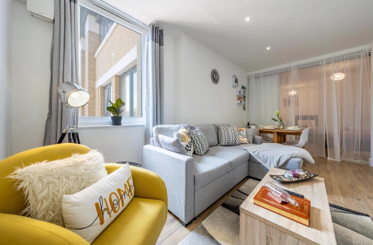 Mission Wave - Venture Apartment ステーンズ エクステリア 写真