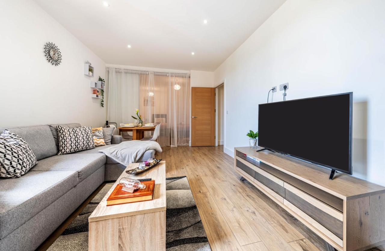 Mission Wave - Venture Apartment ステーンズ エクステリア 写真