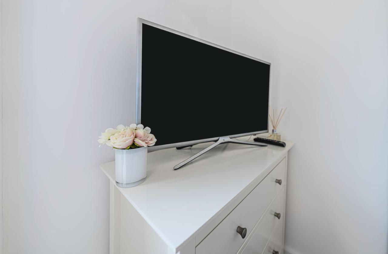 Mission Wave - Venture Apartment ステーンズ エクステリア 写真