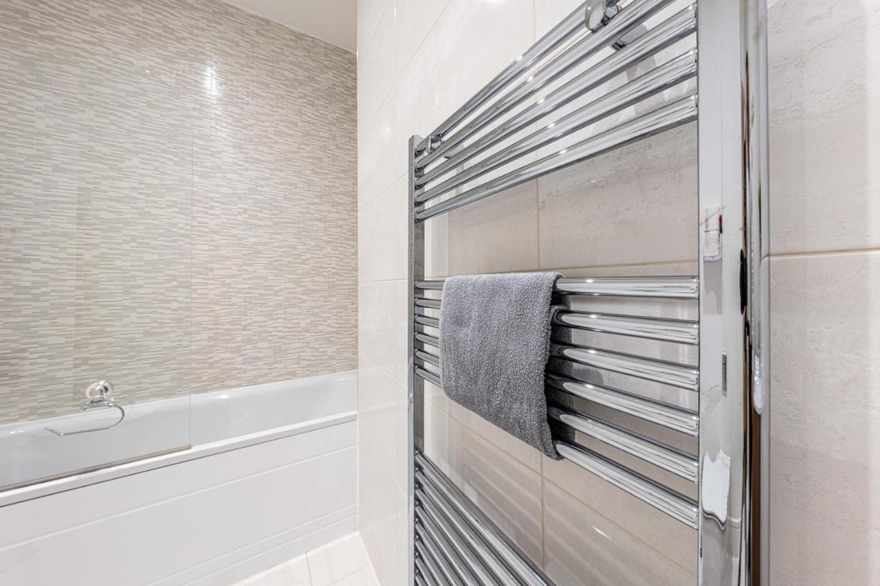 Mission Wave - Venture Apartment ステーンズ エクステリア 写真