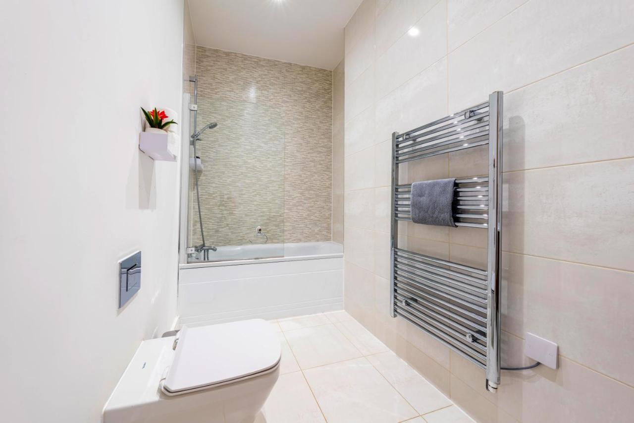 Mission Wave - Venture Apartment ステーンズ エクステリア 写真