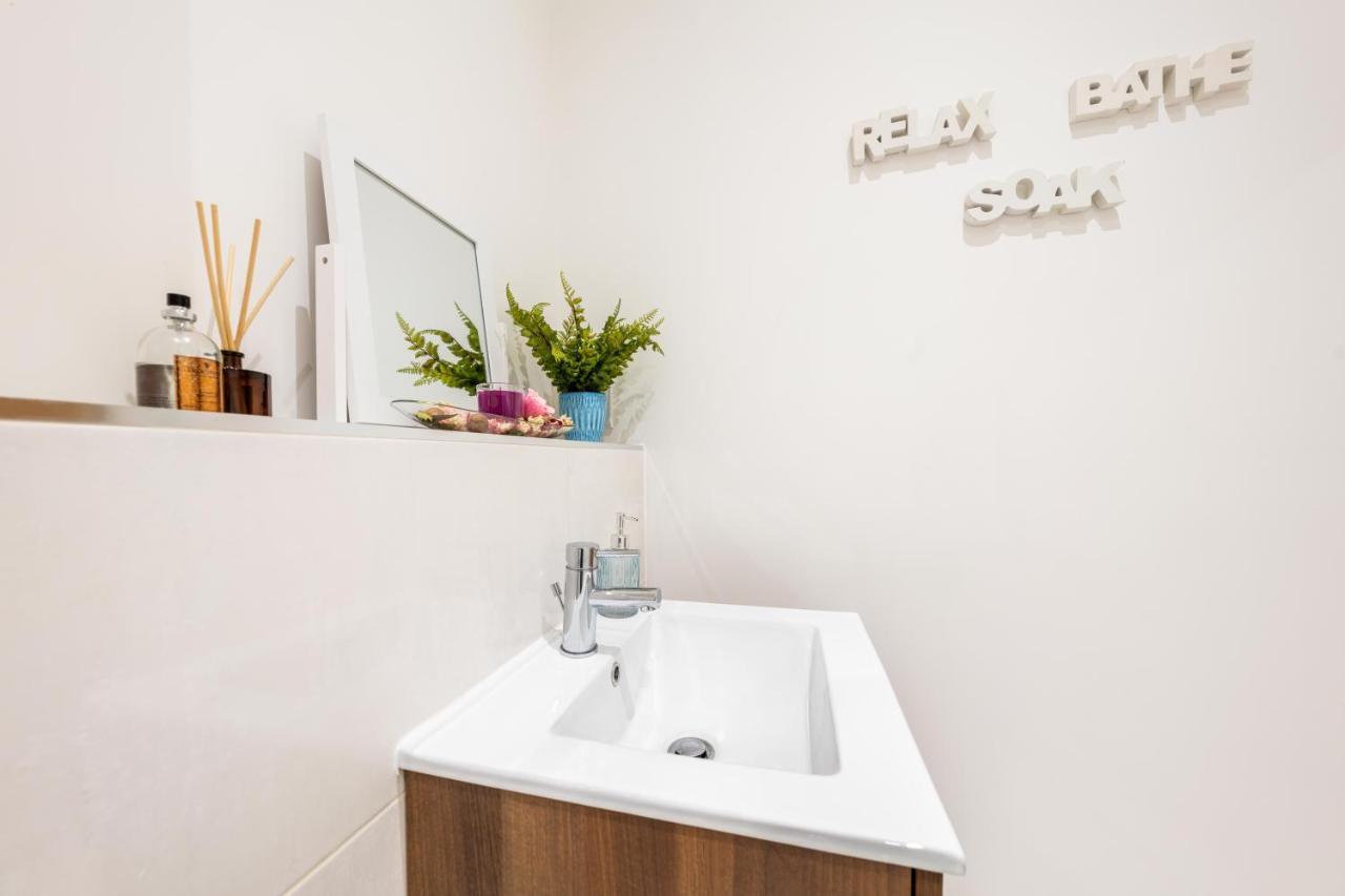 Mission Wave - Venture Apartment ステーンズ エクステリア 写真