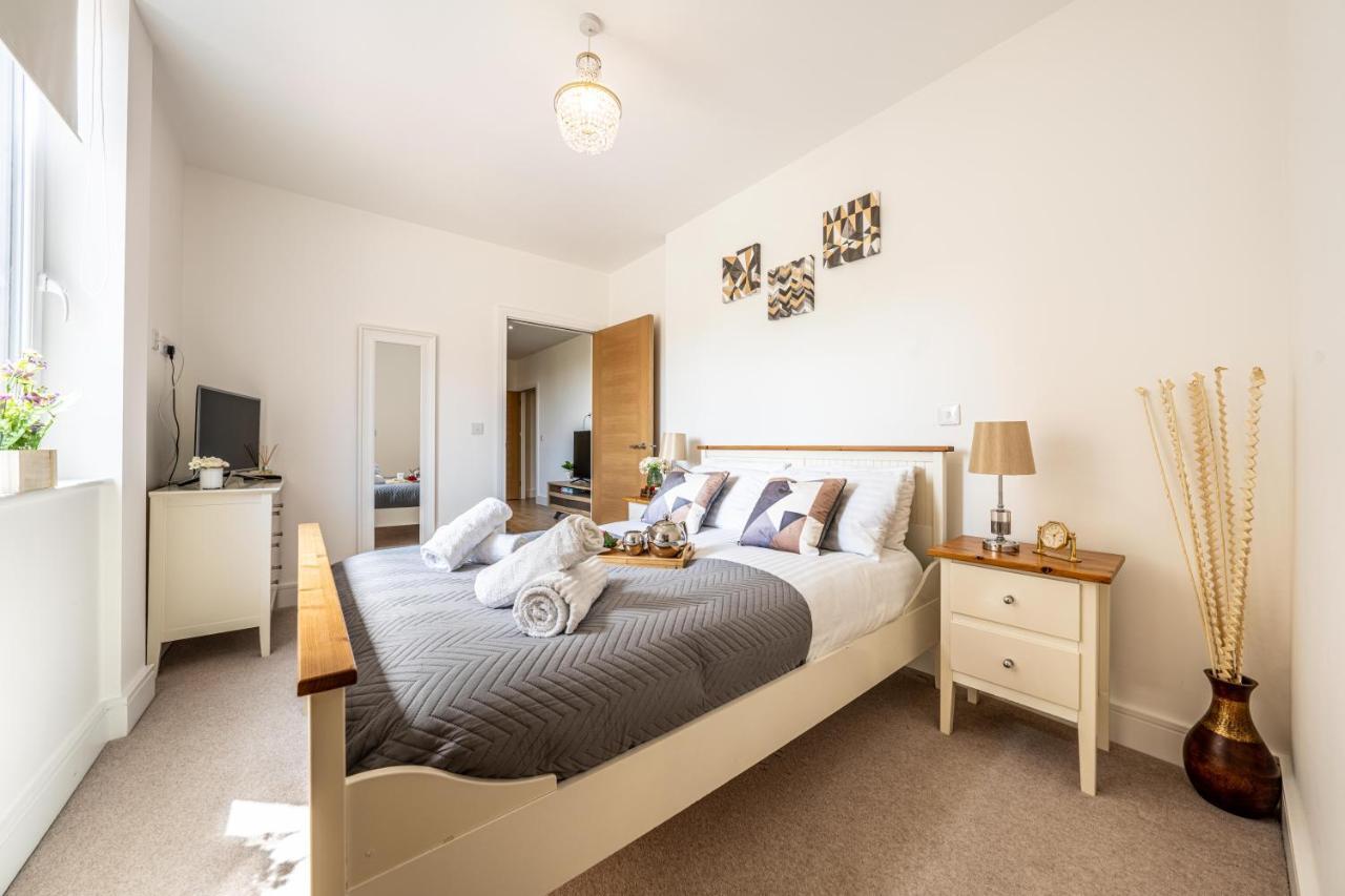 Mission Wave - Venture Apartment ステーンズ エクステリア 写真