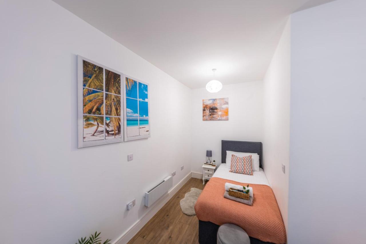 Mission Wave - Venture Apartment ステーンズ エクステリア 写真