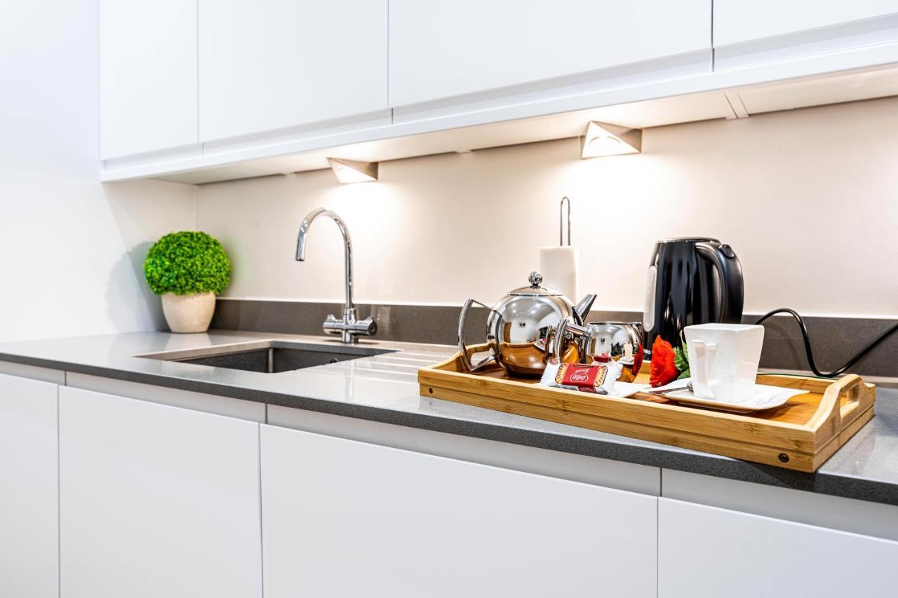 Mission Wave - Venture Apartment ステーンズ エクステリア 写真