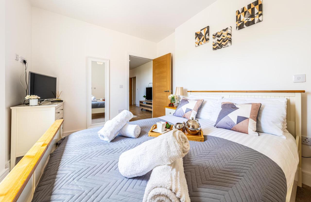 Mission Wave - Venture Apartment ステーンズ エクステリア 写真