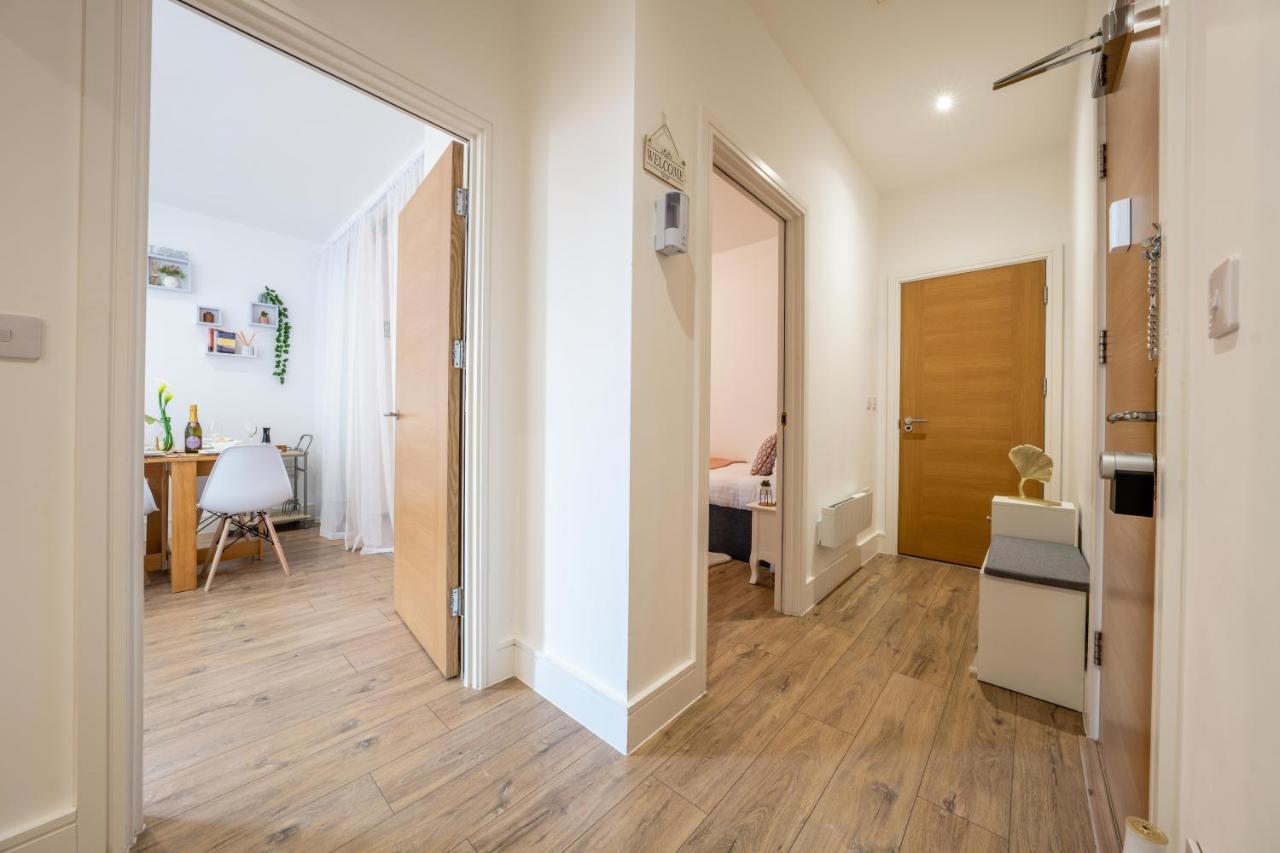 Mission Wave - Venture Apartment ステーンズ エクステリア 写真