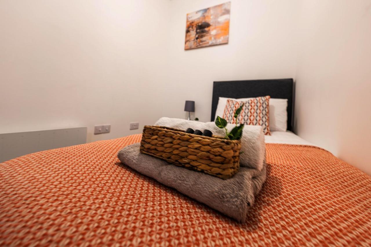 Mission Wave - Venture Apartment ステーンズ エクステリア 写真