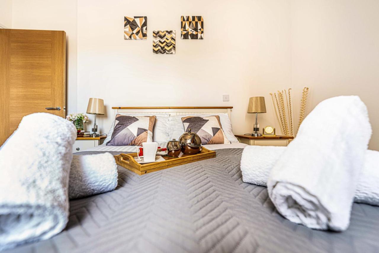 Mission Wave - Venture Apartment ステーンズ エクステリア 写真