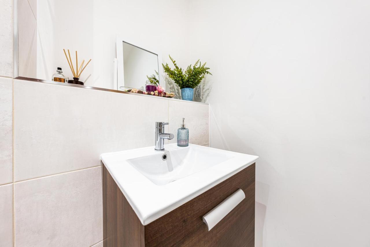 Mission Wave - Venture Apartment ステーンズ エクステリア 写真