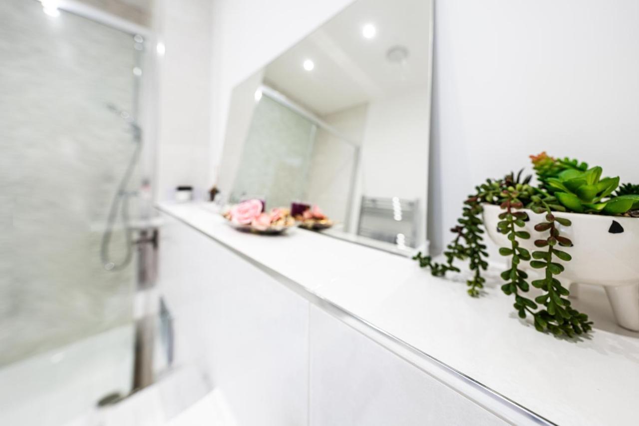 Mission Wave - Venture Apartment ステーンズ エクステリア 写真