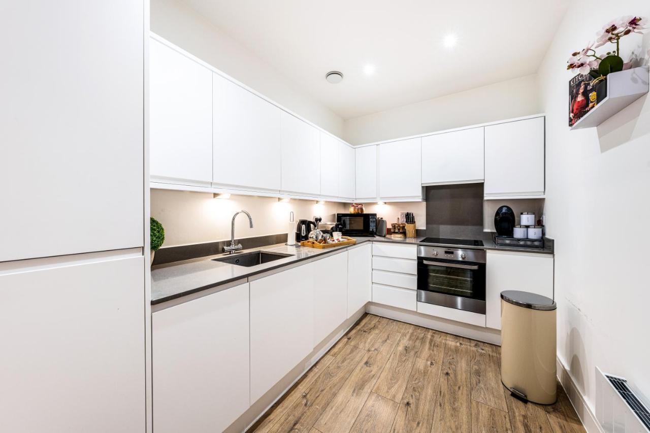 Mission Wave - Venture Apartment ステーンズ エクステリア 写真