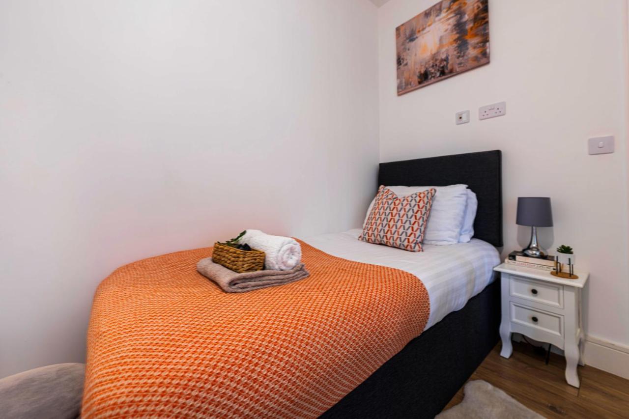 Mission Wave - Venture Apartment ステーンズ エクステリア 写真