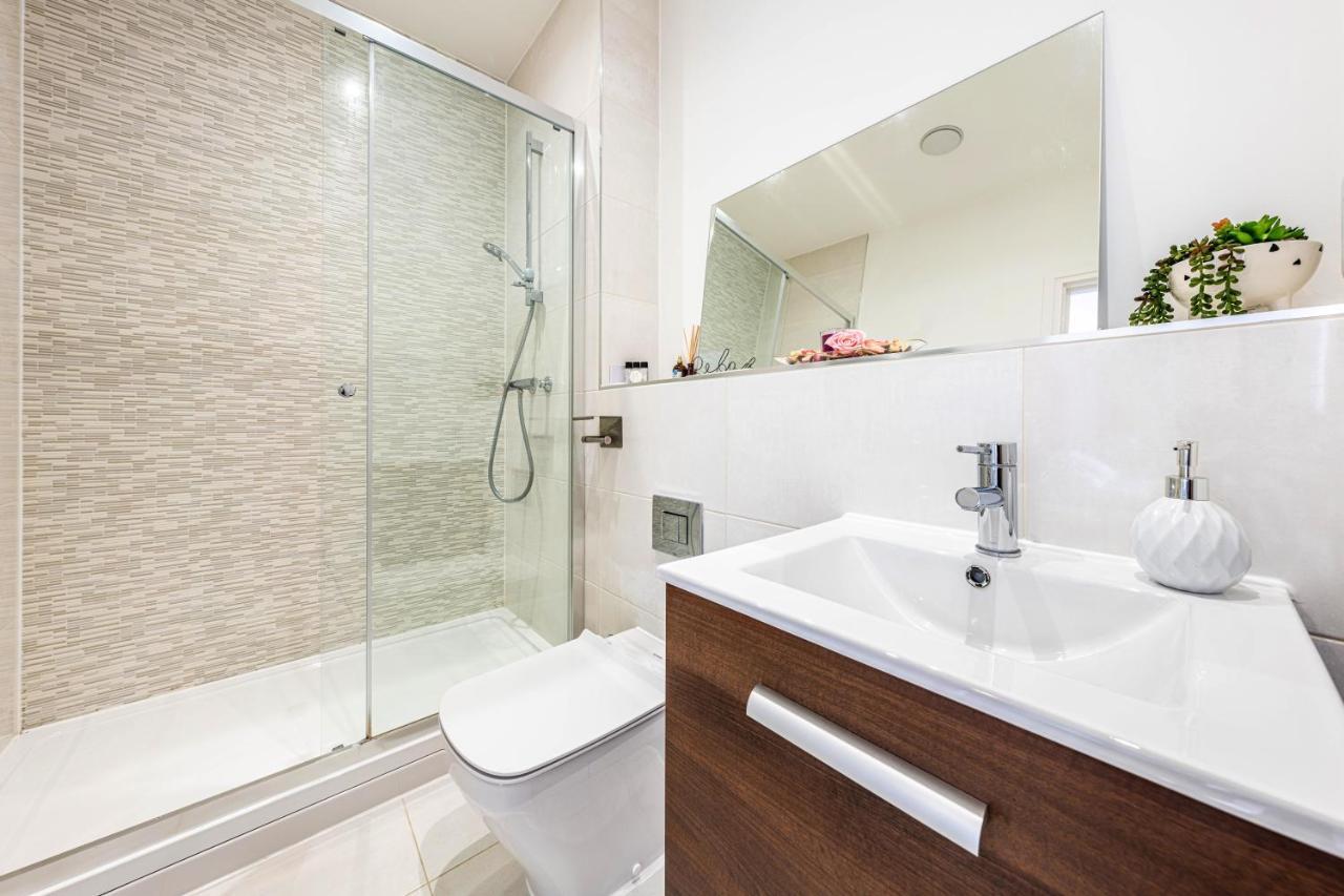 Mission Wave - Venture Apartment ステーンズ エクステリア 写真