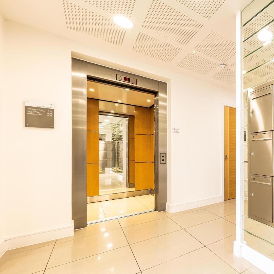 Mission Wave - Venture Apartment ステーンズ エクステリア 写真